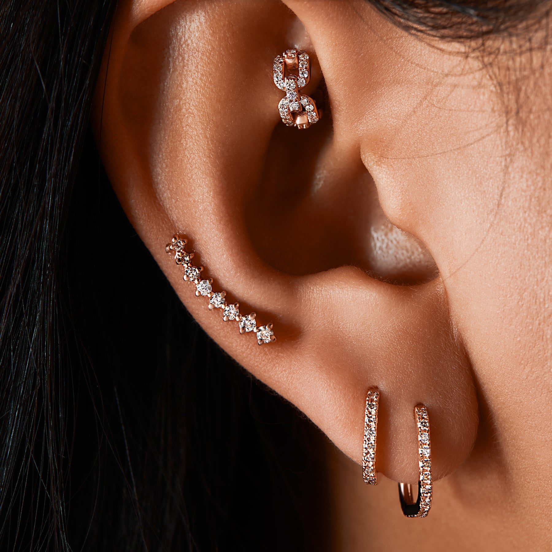 אתנה - עגיל חישוק מלבני זהב ויהלומים