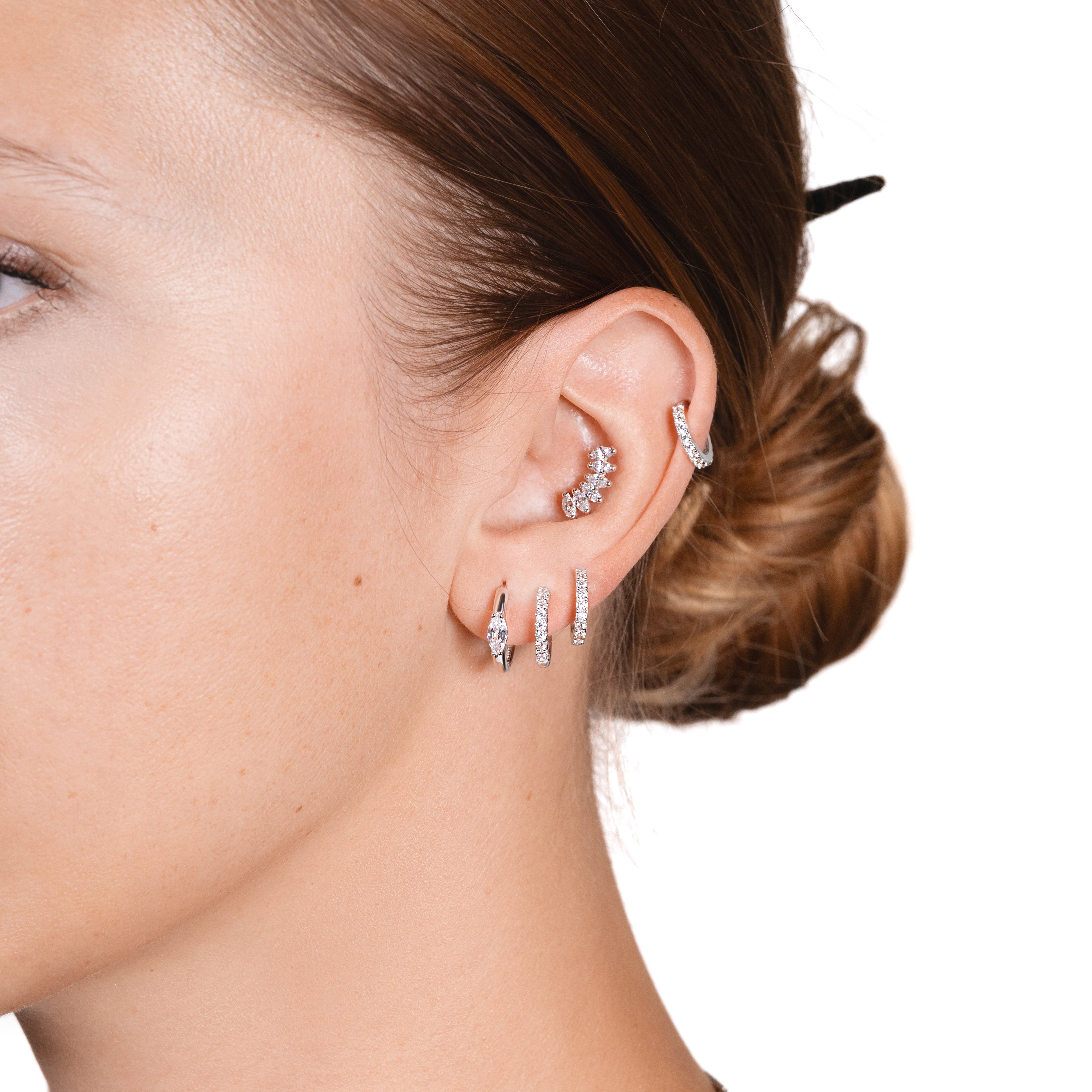 עגילי חישוק לפירסינג: המדריך המלא לבחירת הגודל, הסגנון והמיקום המושלם